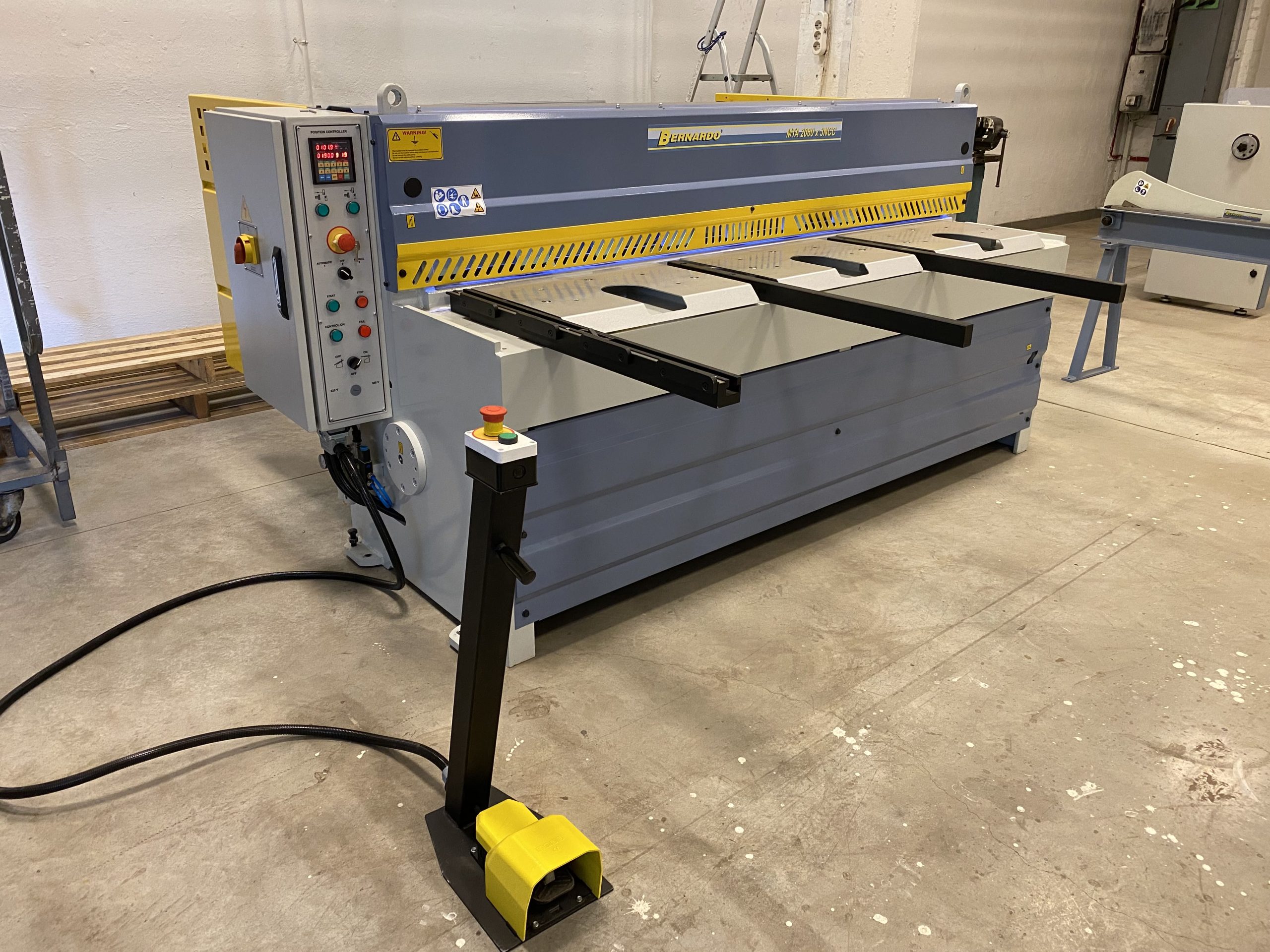 Bernardo MTA 2060x3NCC automata motoros lemezvágó olló