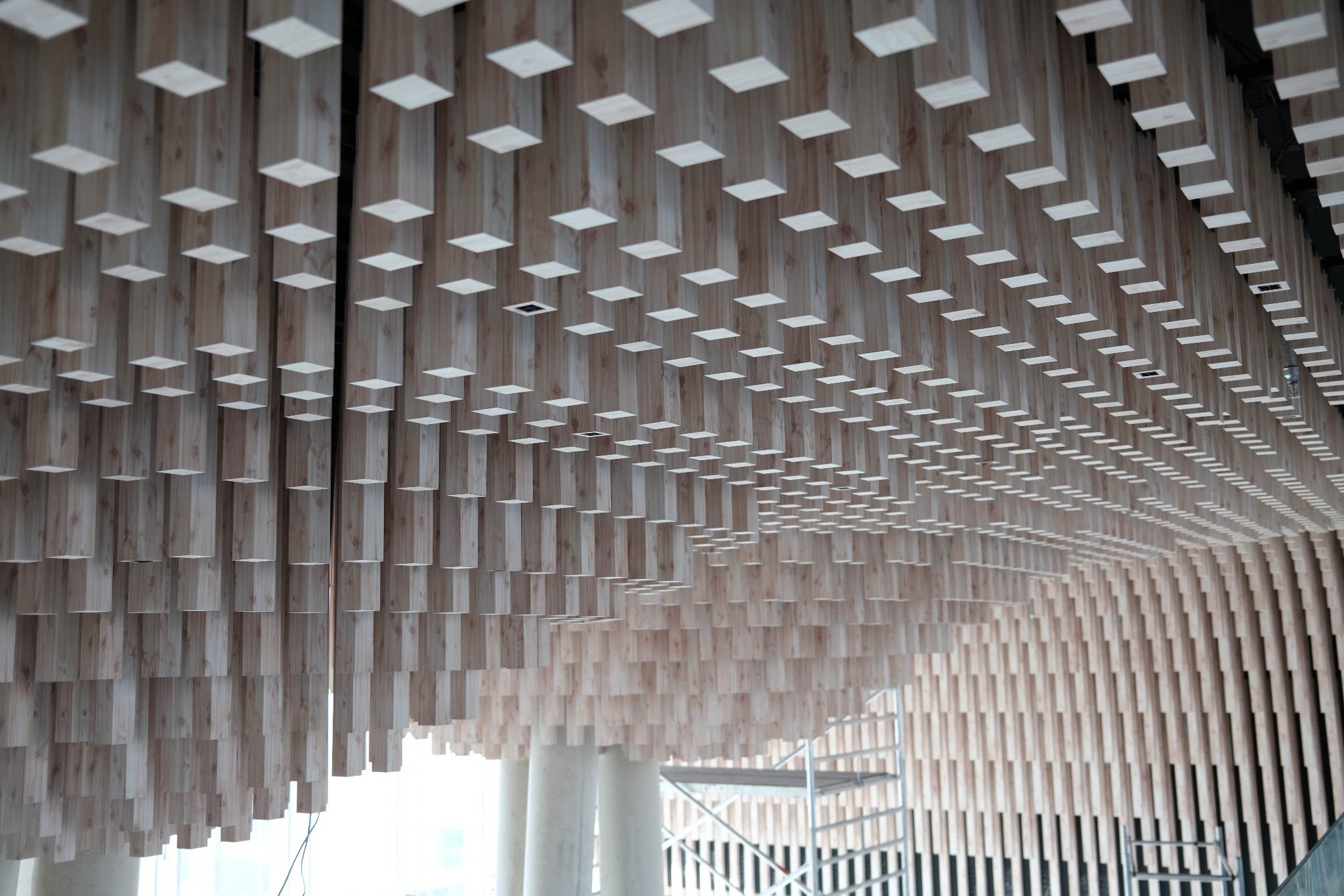 C7 Irodaház Lobby mennyezete