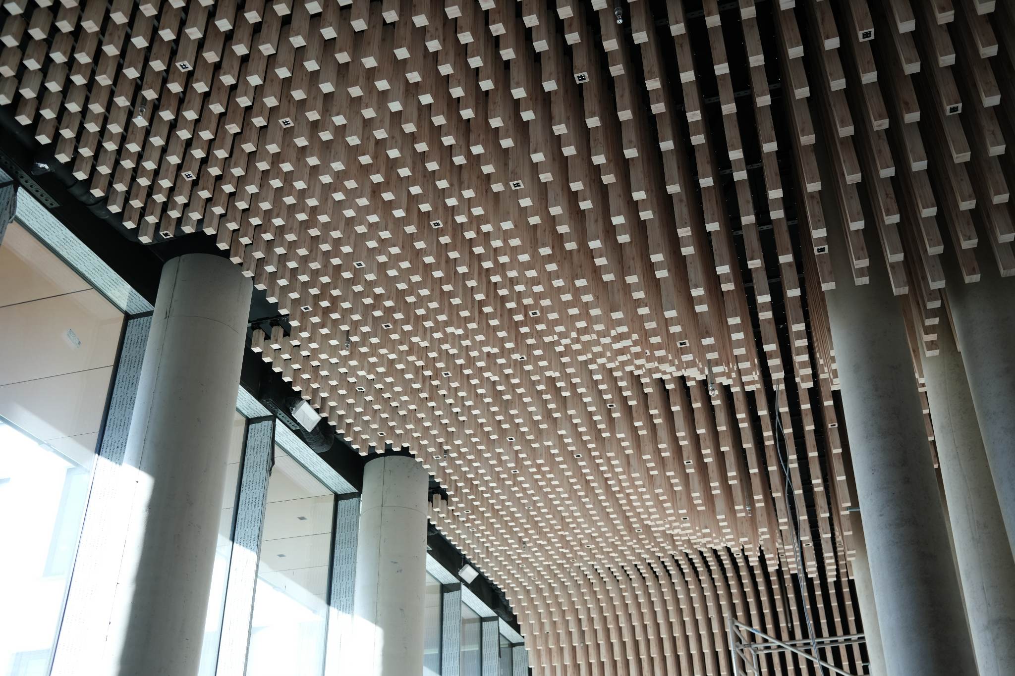 C7 Irodaház Lobby mennyezete