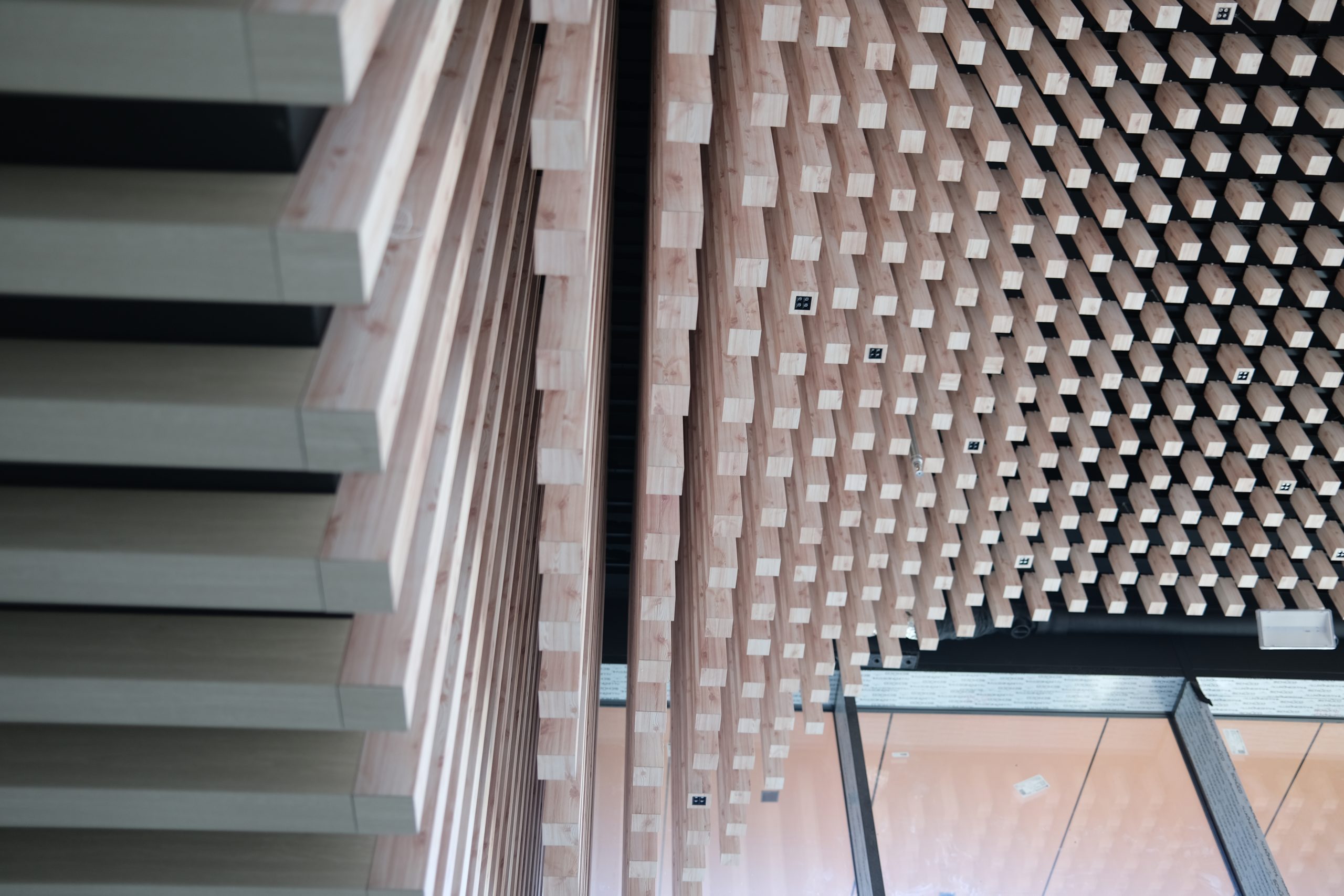 C7 Irodaház Lobby mennyezete