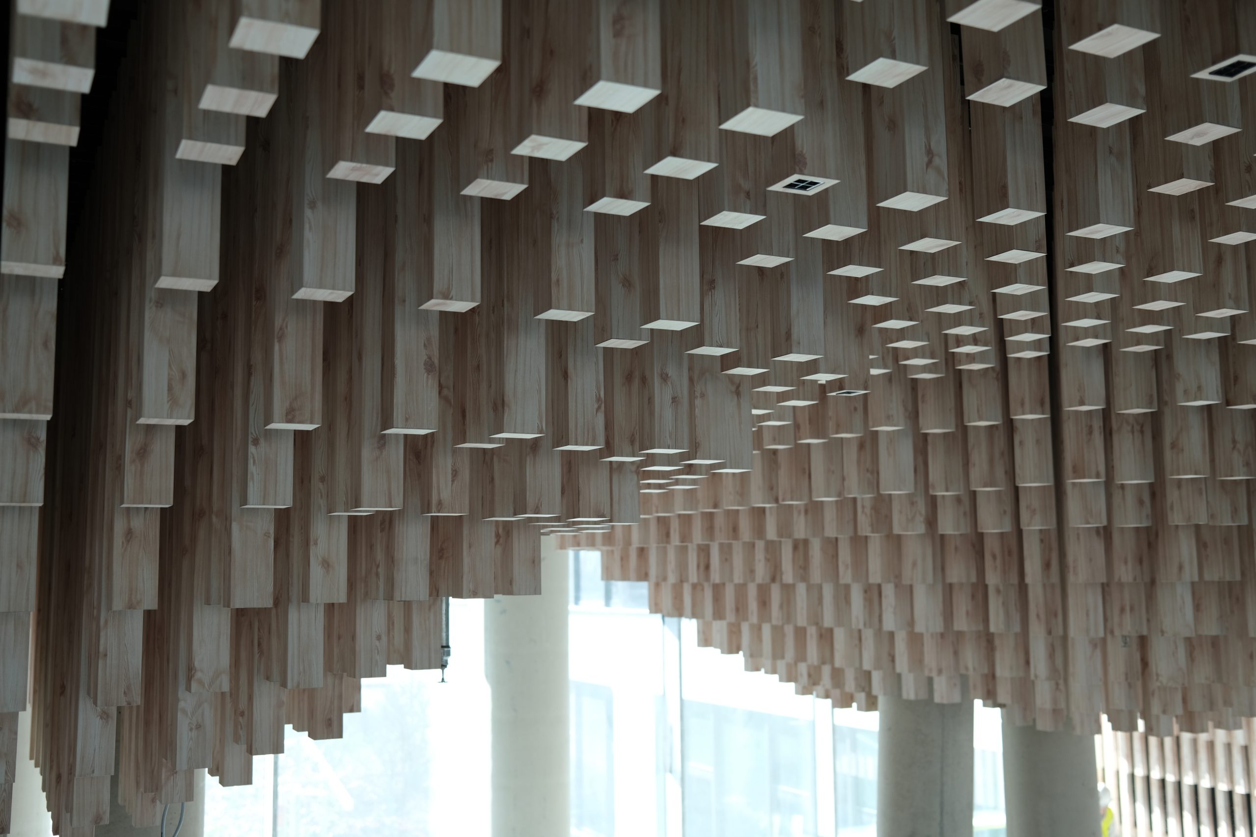 C7 Irodaház Lobby mennyezete