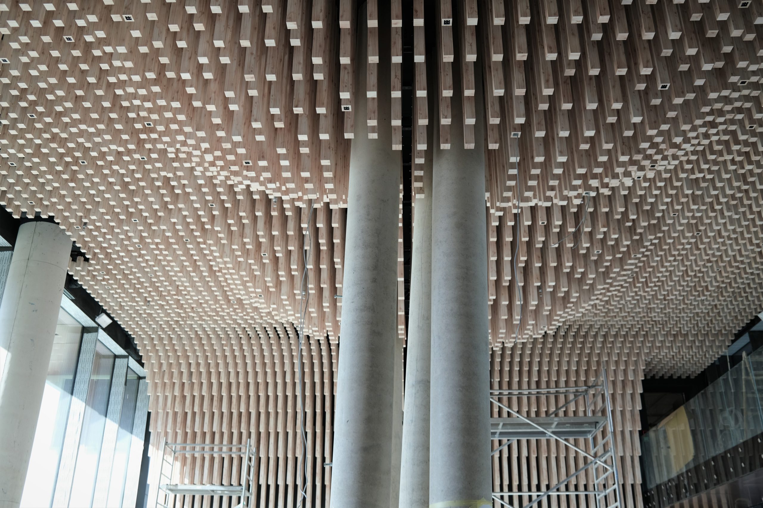 C7 Irodaház Lobby mennyezete